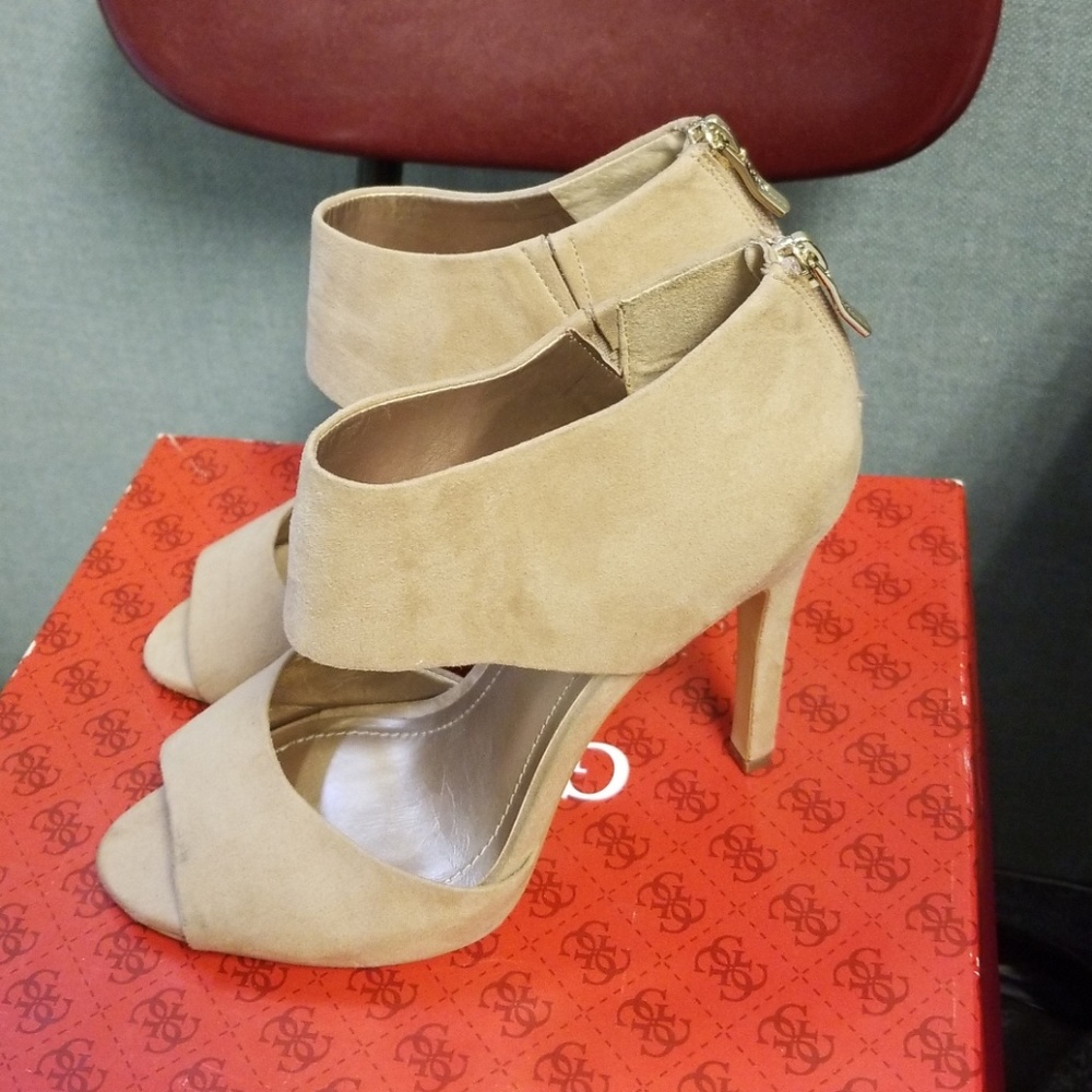 Heels - Picture 3 of 3